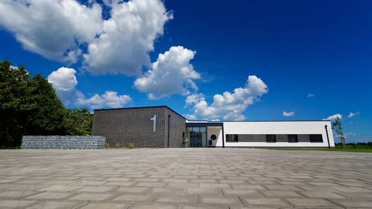 Praxis Außenansicht Farbe 1