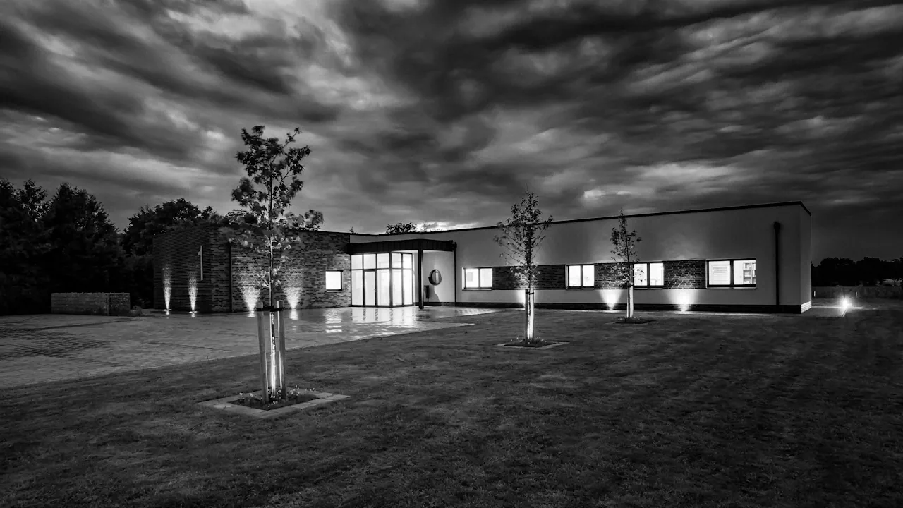 Praxis Außenansicht SW